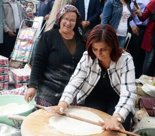 Topuklu Efe Fide Dağıtıp, Kendi Elleriyle Yufka Açtı