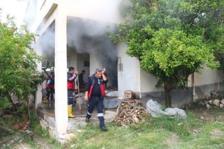 Hastanede Yatan Yaşlı Kadının Evi Yandı G3