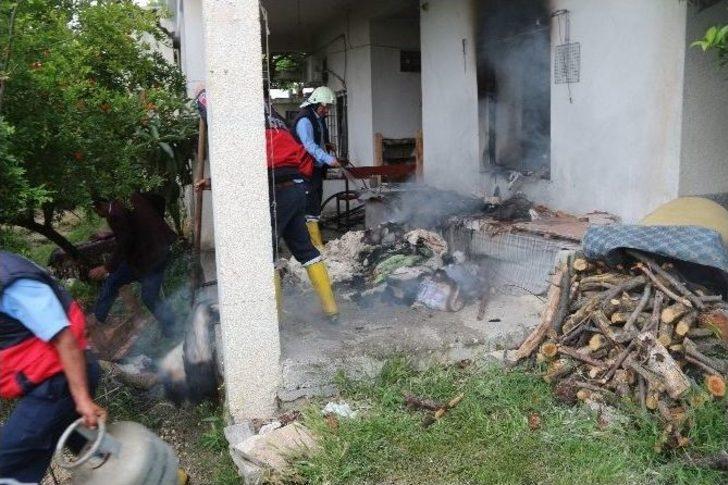 Hastanede Yatan Yaşlı Kadının Evi Yandı G4