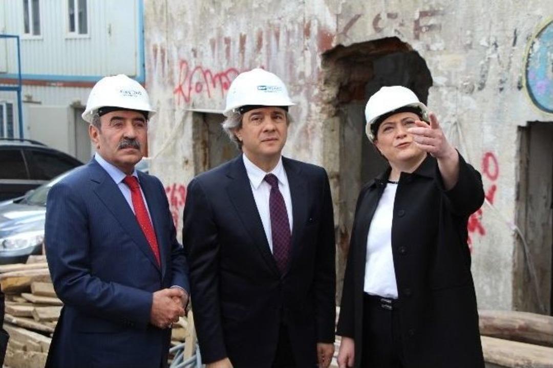 &Ccedil;evre Ve Şehircilik Bakanı Sarı, Beyoğlu&rsquo;ndaki Kentsel D&ouml;n&uuml;ş&uuml;m Projesini Yerinde İzledi