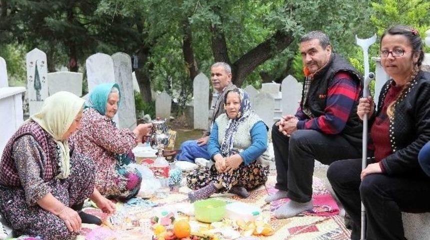 Mezar Başında Hıdrellez Yemeği