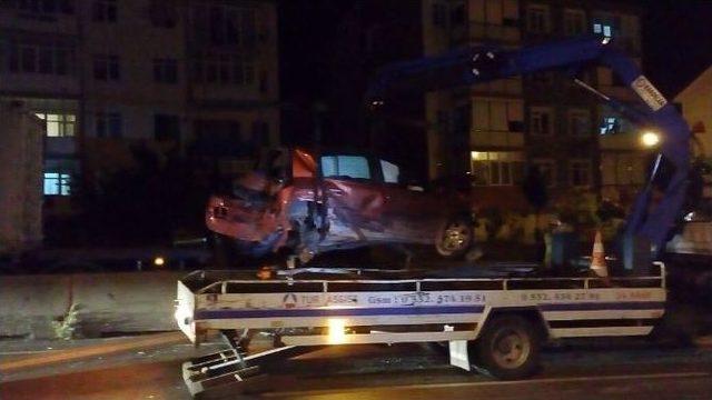 Hatalı Sollama Kaza Getirdi: 3 Yaralı 1