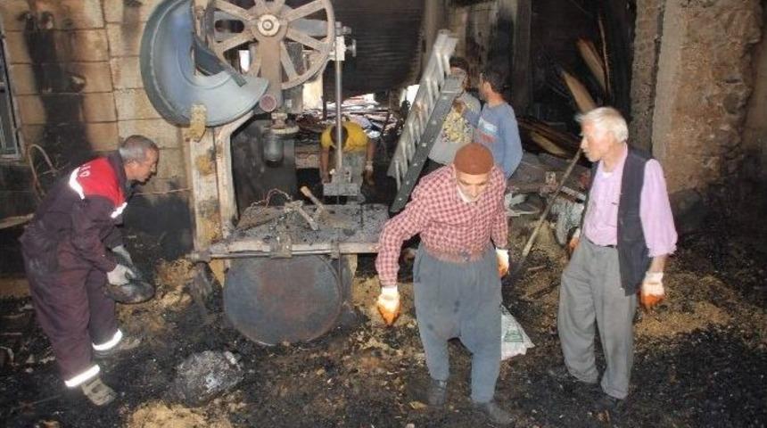 Yanan D&uuml;kkanlardaki Hasarın Boyutları G&uuml;n Işığıyla Ortaya &Ccedil;ıktı