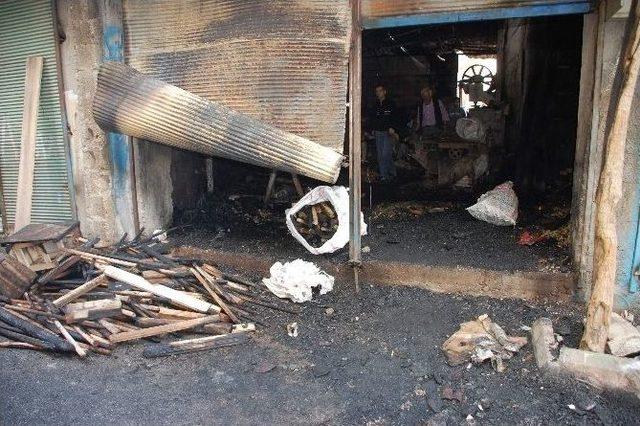 Yanan D&uuml;kkanlardaki Hasarın Boyutları G&uuml;n Işığıyla Ortaya &Ccedil;ıktı 1