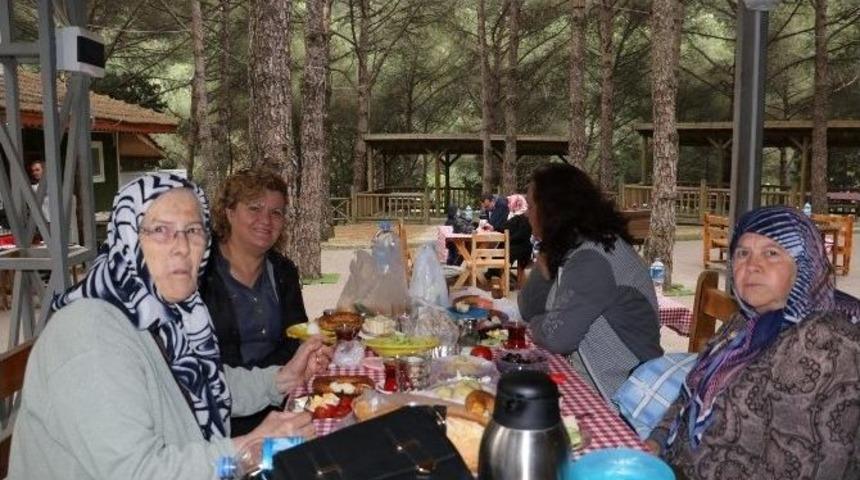 Manisalı Kadınlar Hıdırellez Pikniğinde Buluştu