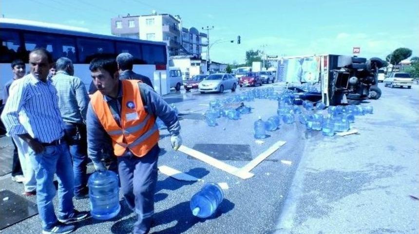 Antalya&rsquo;da Damacana Y&uuml;kl&uuml; Kamyonet Devrildi