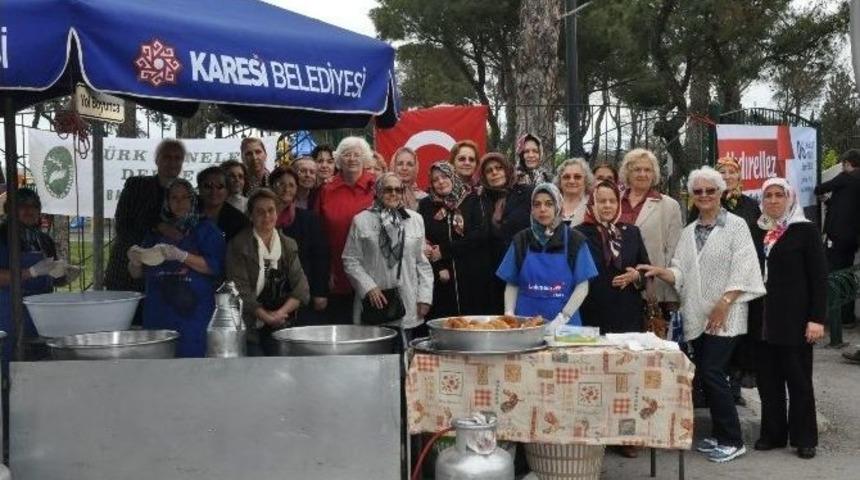 Annelerden Şehitler İ&ccedil;in Lokma Hayrı