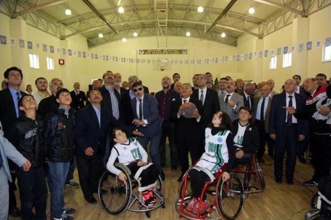 Melikgazi Belediyesi&rsquo;nden Spor Camiasına &Ccedil;ok Ama&ccedil;lı Spor Salonu