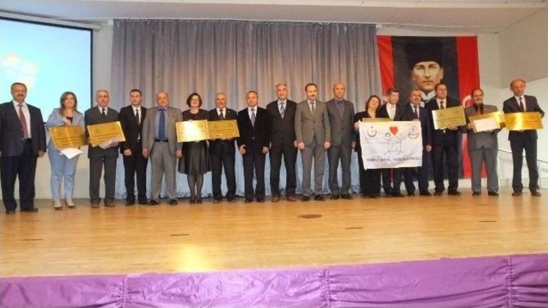 Burhaniye&rsquo;de 11 Okula Beyaz Bayrak Verildi