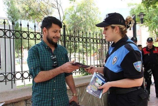 Manisa Emniyetinden Broşürlü Bilgilendirme