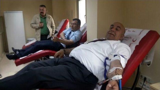 Ak Parti Kan Bağışında Bulundu 1