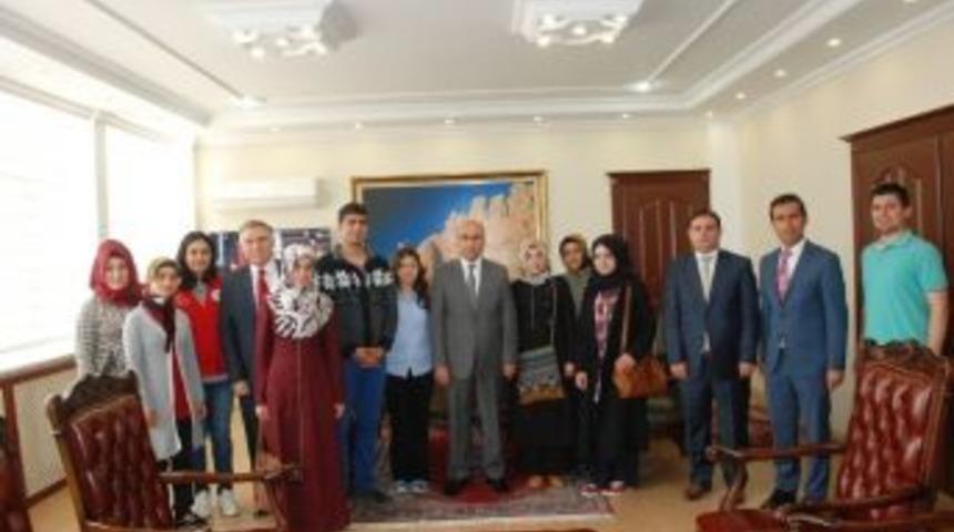 Gen&ccedil;lik Merkezi &Ouml;ğrencilerinden Vali Demirtaş&rsquo;a Ziyaret