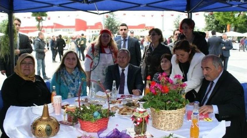 D&uuml;zce Ot Festivali Renkli G&ouml;r&uuml;nt&uuml;lerle Başladı