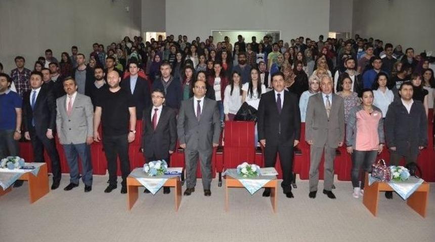 Ka&uuml;&rsquo;de &lsquo;g&uuml;n&uuml;m&uuml;zde &Ouml;ğretmenlik Mesleği&rsquo; Konulu Konferans D&uuml;zenlendi