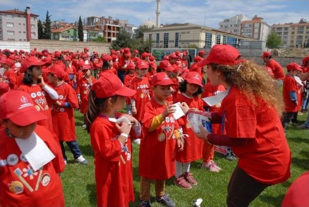 Burdur&rsquo;da 7 Bin 871 &Ccedil;ocukla Diş Fır&ccedil;alama Rekoru Kırıldı