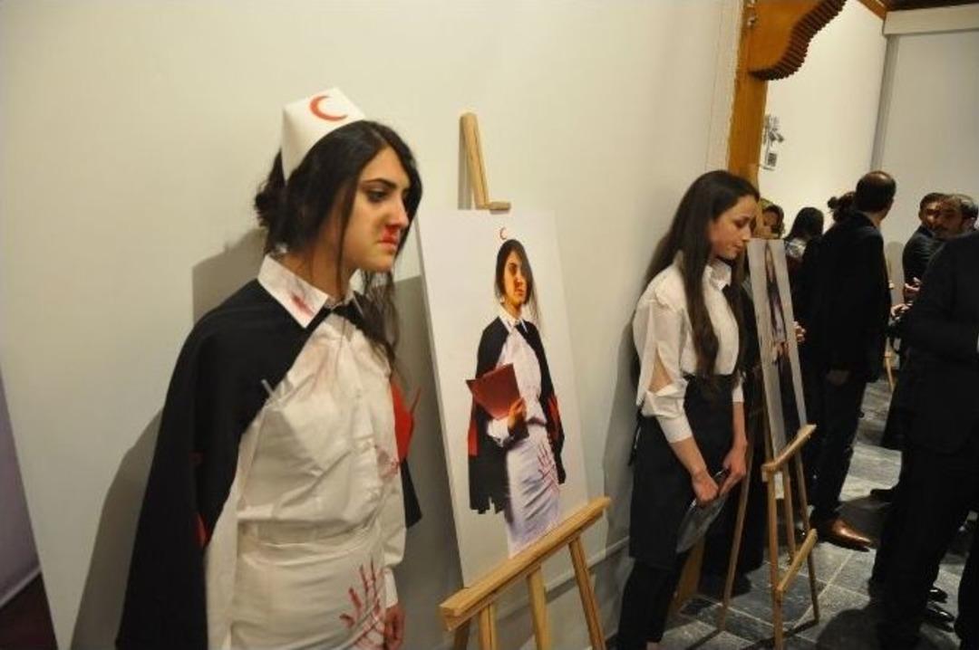 &Ouml;ğrencilerden "canlı Şiddet" Sergisi