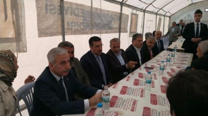 Bakan T&uuml;fenkci&rsquo;den Şehit Ailesine Taziye Ziyareti