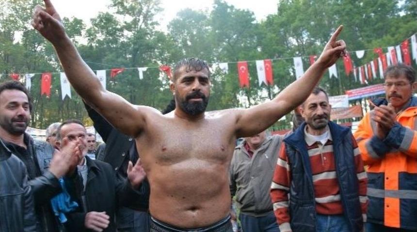 Ala&ccedil;am Geyikkoşan G&uuml;reşleri&rsquo;nde Başpehlivan &Uuml;nal Karaman