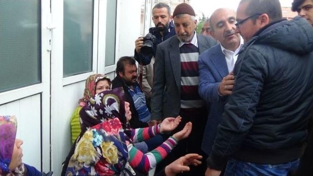 Roketli Saldırıda &Ouml;len 5 Yaşındaki Nisa Dualarla Defnedildi