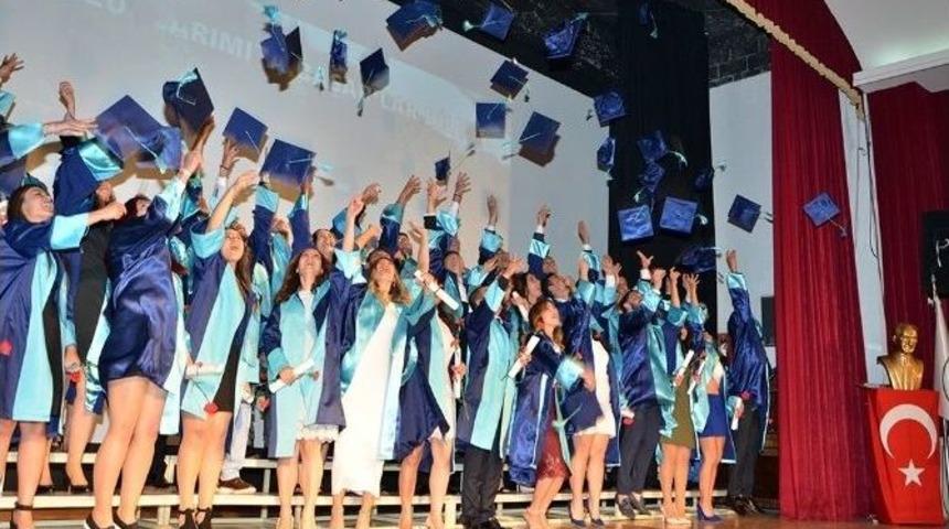 Foça’nın Genç Turizmcileri Diplomalarına Kavuştu