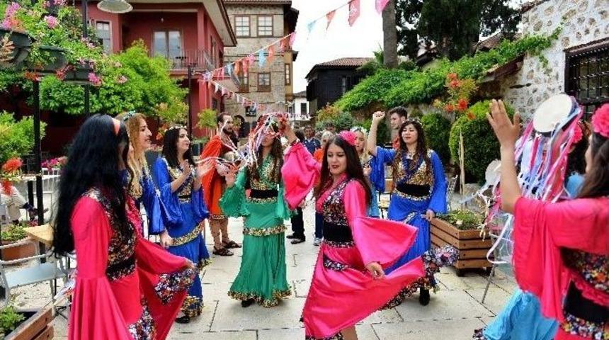 Festival Kalei&ccedil;i Sokaklarına Taştı