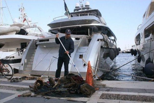 Marmaris’te Denizden Tonlarca Çöp Çıktı