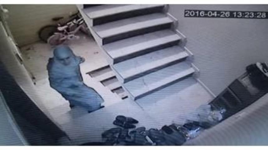 (&ouml;zel Haber) Ayakkabı Hırsızını Kapı D&uuml;rb&uuml;n&uuml; Ele Verdi