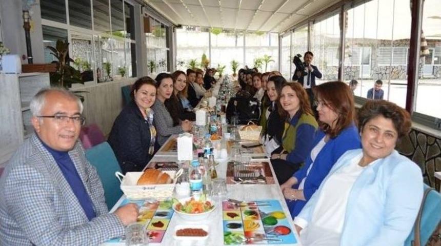 Bayan Personellerden Anneler G&uuml;n&uuml; Programı