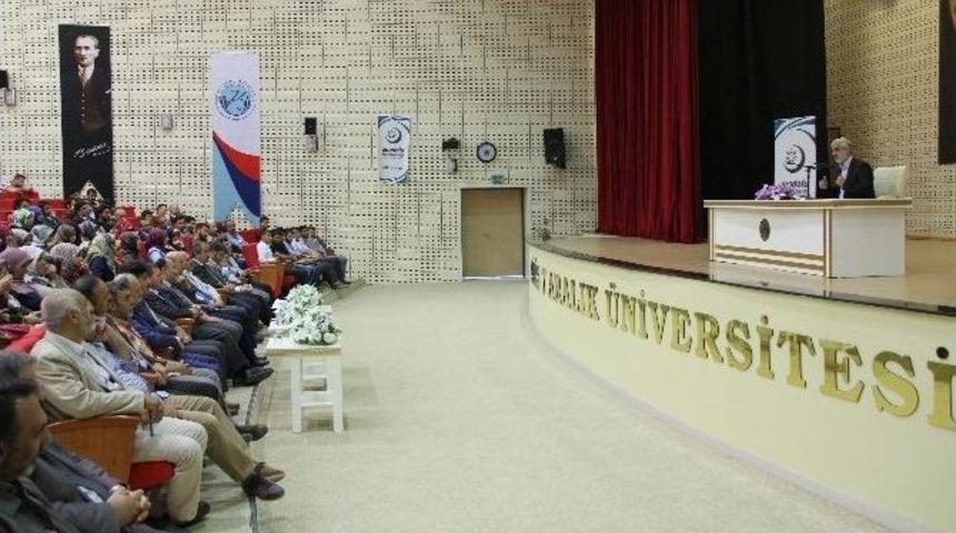 &Uuml;niversitede Gen&ccedil;lik Ve Gelecek Konulu Konferans