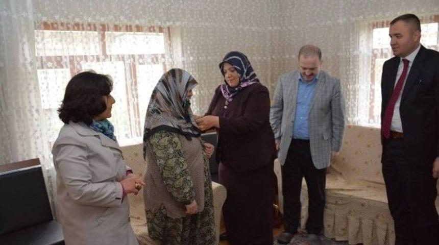 Tuşba Belediyesi&rsquo;nden Şehit Ve Engelli Annelerine Ziyaret