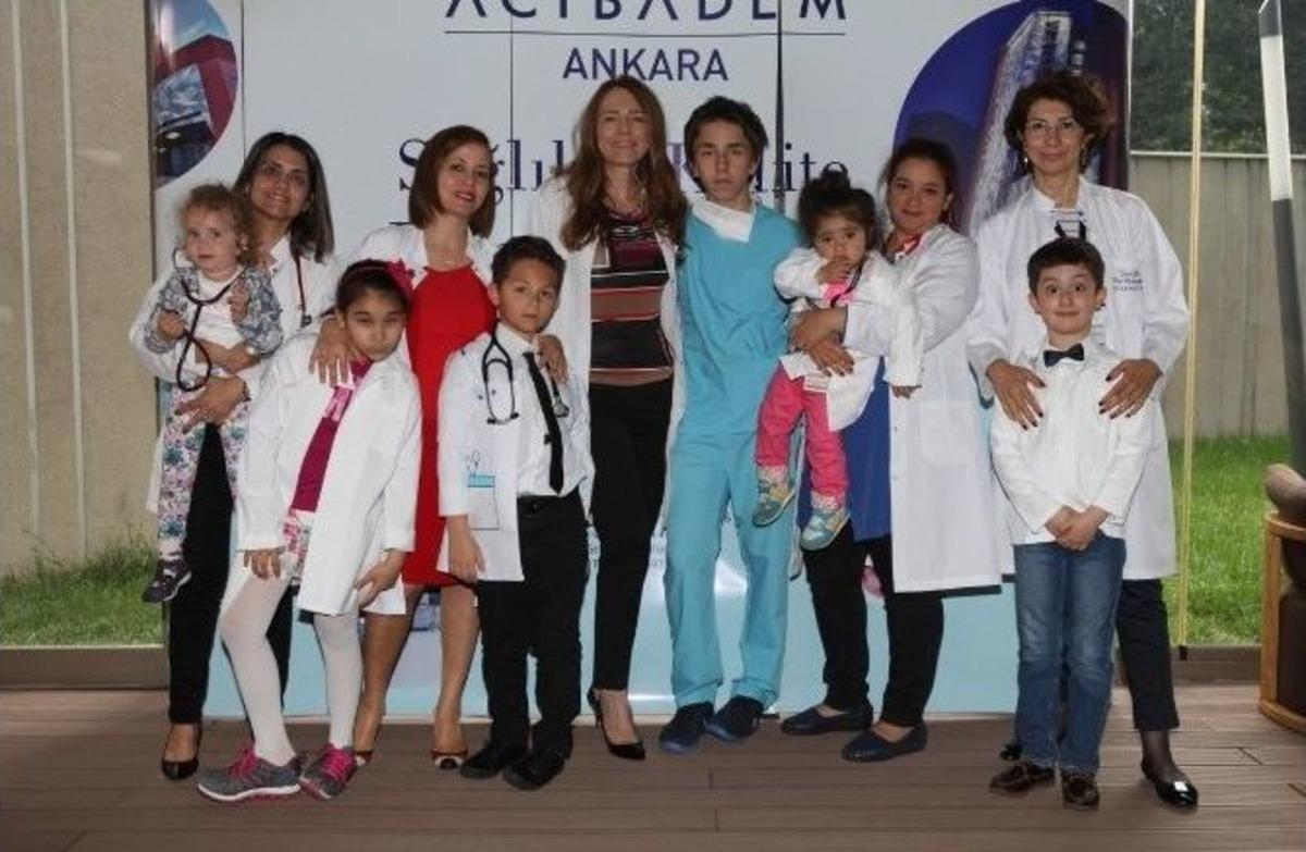 &Ccedil;ocuklar Doktor Annelerini Muayene Etti