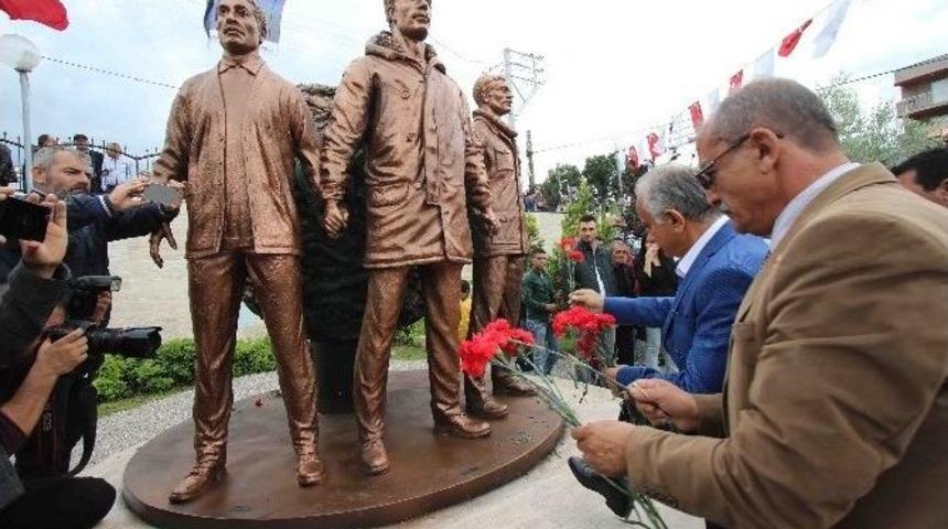 Gezmiş, Aslan Ve İnan Bayraklı&rsquo;da Anıldı