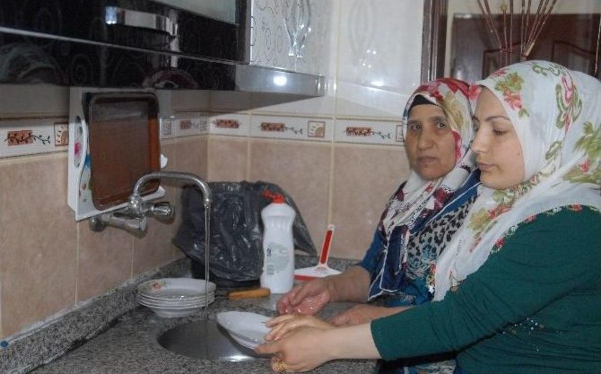 (&ouml;zel Haber) 25 Yıl &Ouml;nce Eşini Kaybetti, 4 &Ccedil;ocuğuna Annelik Ve Babalık Yaptı