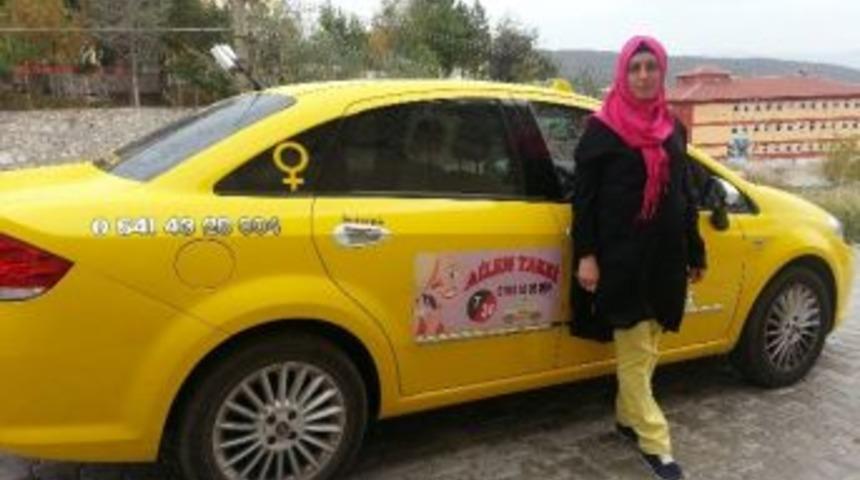 (&ouml;zel Haber) 2 &Ccedil;ocuk Annesi Kadın 1 Yıldır Taksicilik Yapıyor