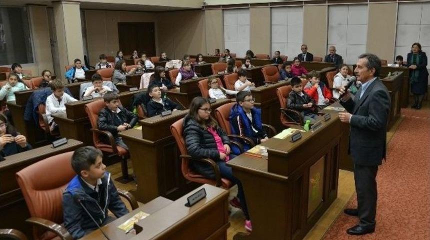 Başkan Ata&ccedil;, &Ouml;ğrencilerin Sorularını Cevapladı