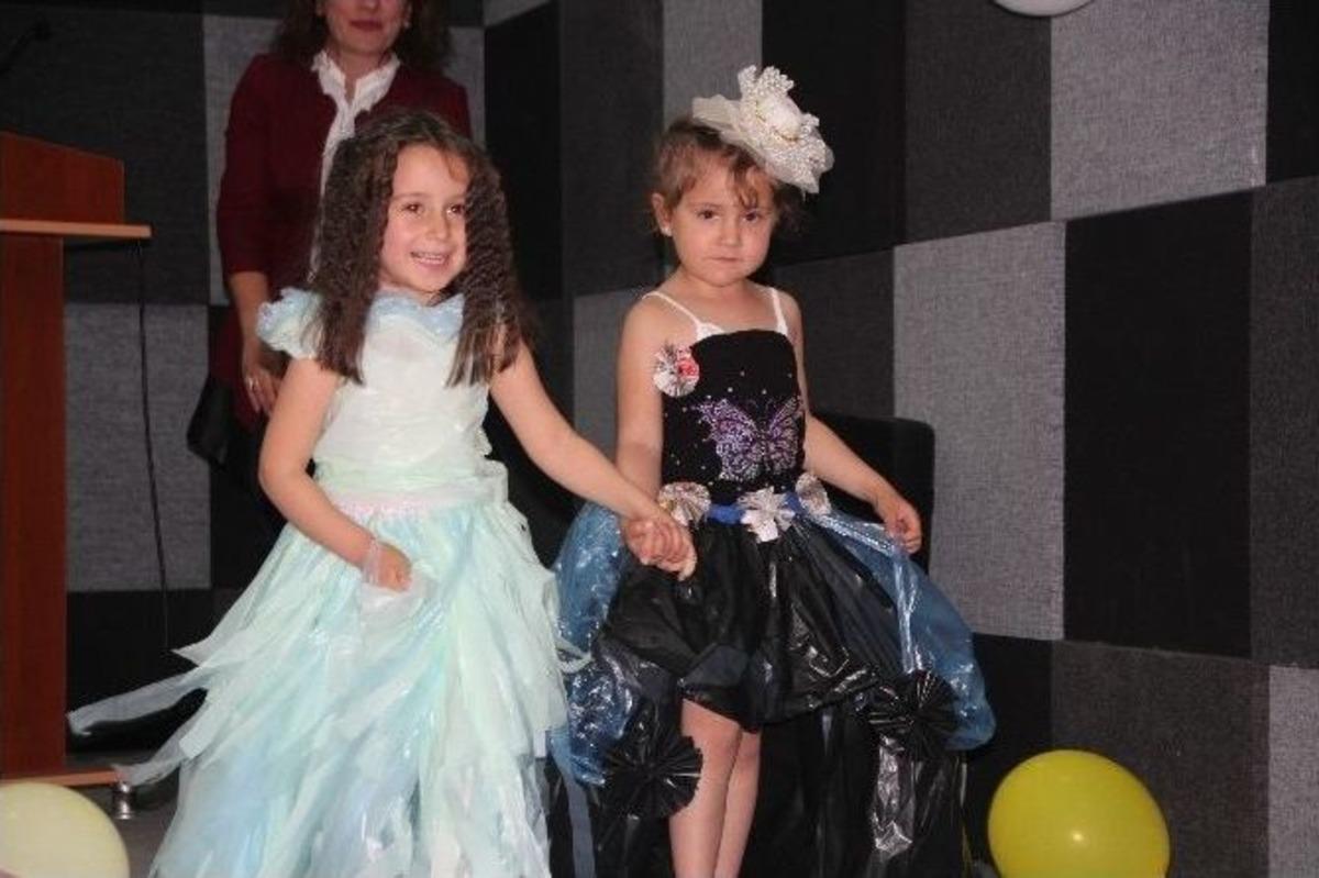 Minik &Ouml;ğrenciler Manken Abla Ve Ağabeylerine Taş &Ccedil;ıkarttı