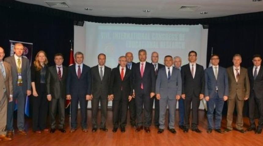 &Ccedil;om&uuml;&rsquo;de 8. Uluslararası Eğitim Araştırmaları Kongresi