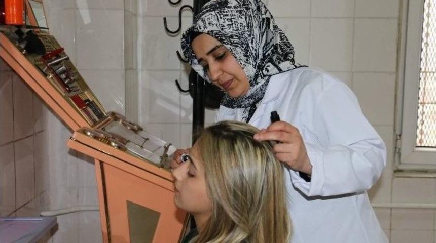 (&ouml;zel Haber) Eşi Cezaevine Giren 4 &Ccedil;ocuklu Annenin B&uuml;y&uuml;k Azmi