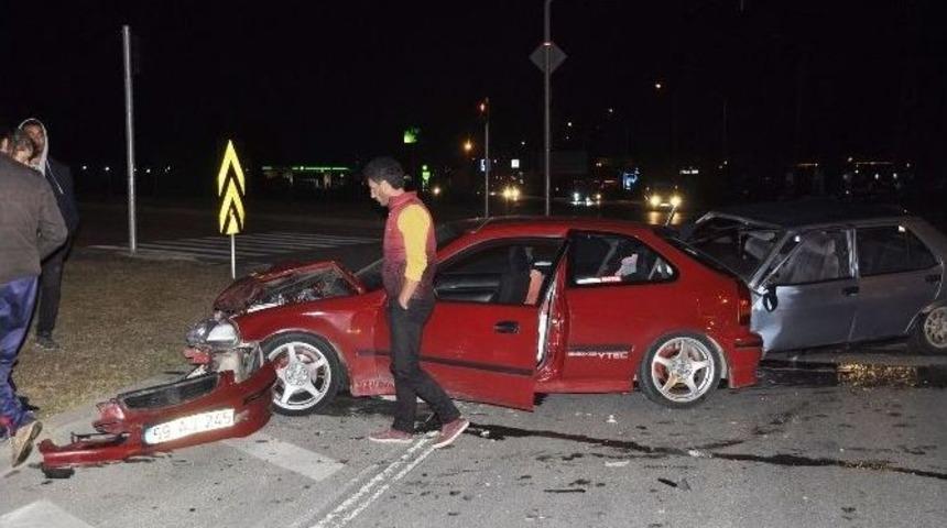 Manavgat&rsquo;ta Trafik Kazası: 3 Yaralı