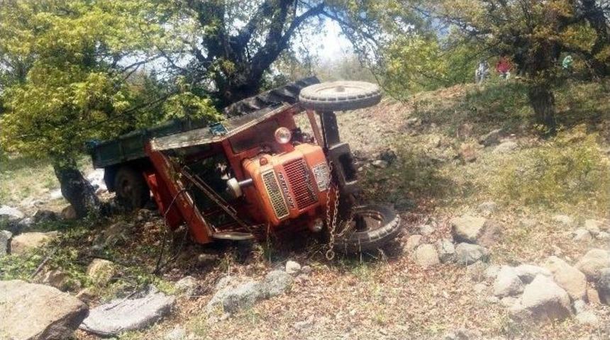 Trakt&ouml;r U&ccedil;uruma Yuvarlandı: 1 &Ouml;l&uuml;, 9 Yaralı