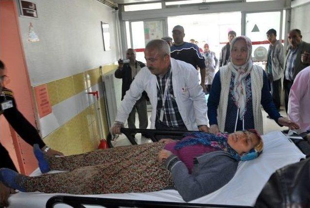 Trakt&ouml;r U&ccedil;uruma Yuvarlandı: 1 &Ouml;l&uuml;, 9 Yaralı 3