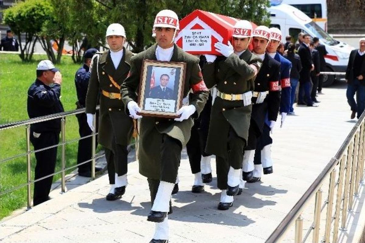 Şehit Astsubay G&ouml;zyaşları İ&ccedil;inde Son Yolculuğuna Uğurlandı