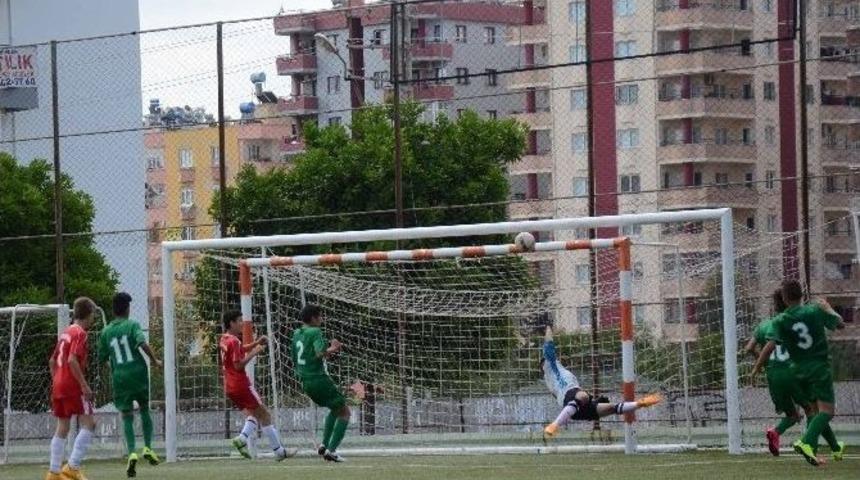 T&uuml;rkiye Okullararası Kız Ve Erkek Futbol Yarı Final Şampiyonası Adana&rsquo;da Başladı
