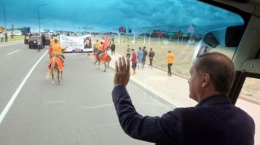 Cumhurbaşkanı Erdoğan&rsquo;ı Atlılar Karşıladı