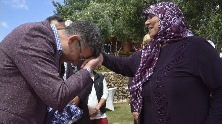 Ak Parti&rsquo;den Fedakar Annelere Kahvaltı