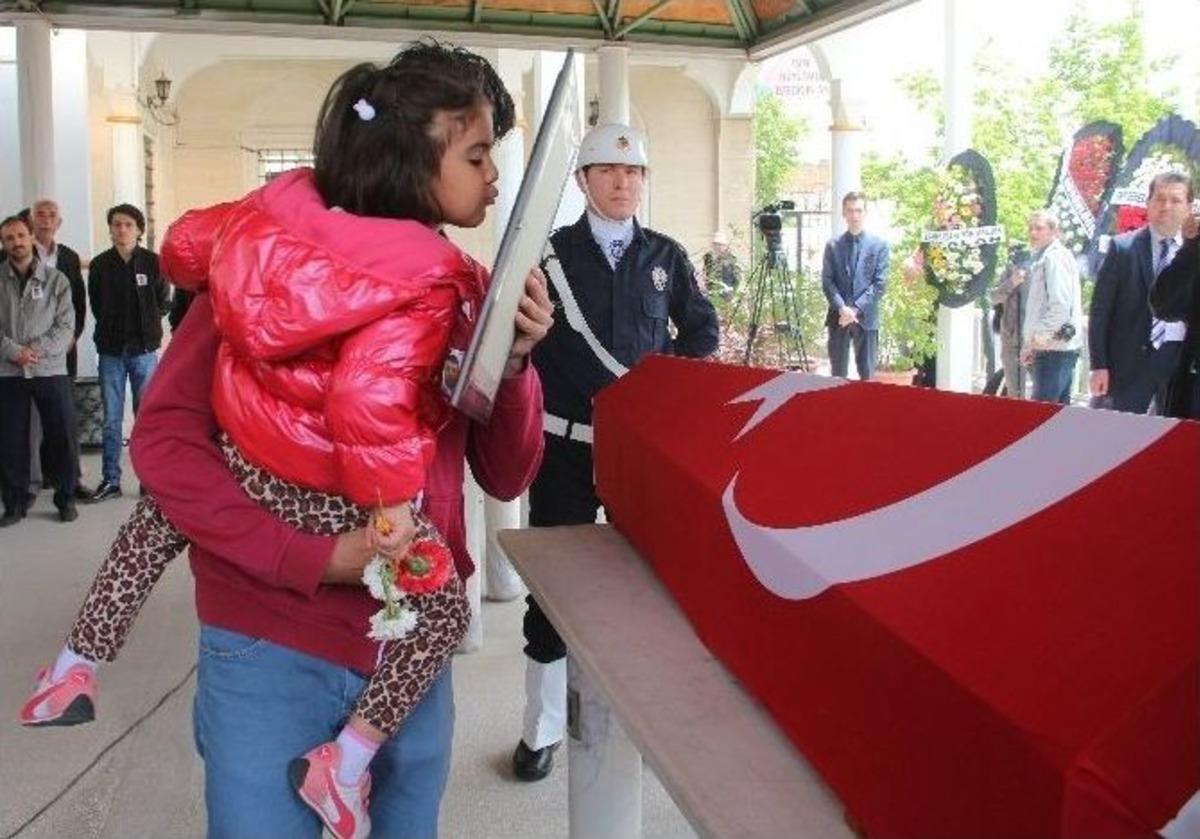 Şehidi, 4 Yaşındaki Kızı &Ouml;perek Uğurladı