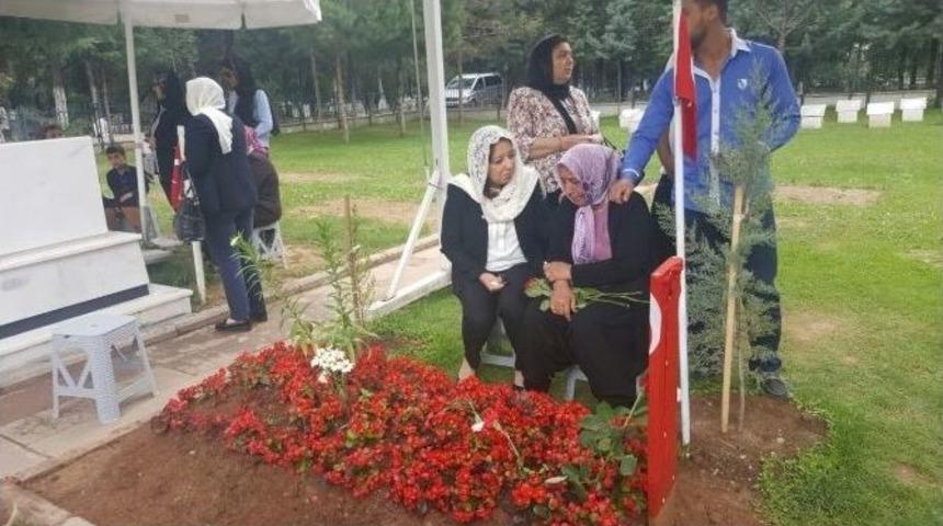 Mhp&rsquo;li Kadınlardan Şehit Annelerine Destek