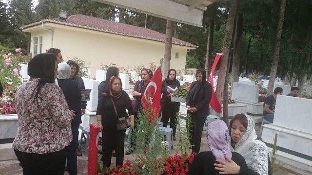 Mhp&rsquo;li Kadınlardan Şehit Annelerine Destek 1