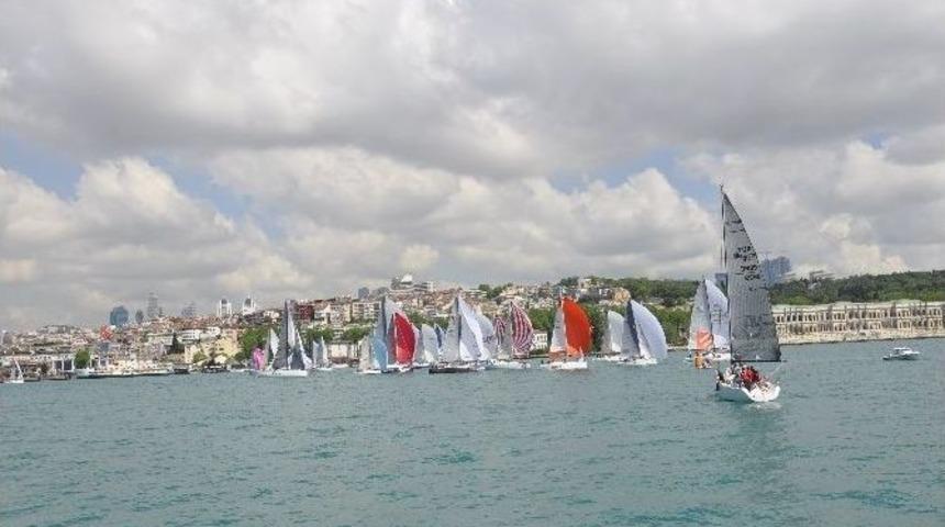 İstanbul Boğazı&rsquo;nda Yelken Ş&ouml;leni Başladı