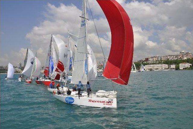 İstanbul Boğazı’nda Yelken Şöleni Başladı